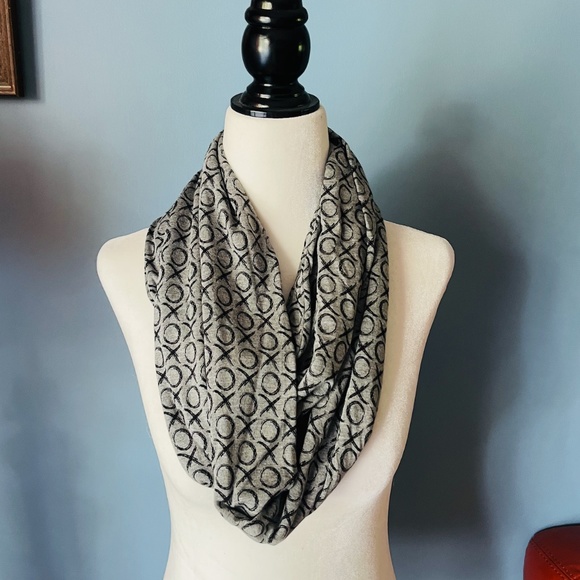 Sanibel gray xoxo bamboo knit infinity scarf made in Canada EUC - Picture 1 of 9